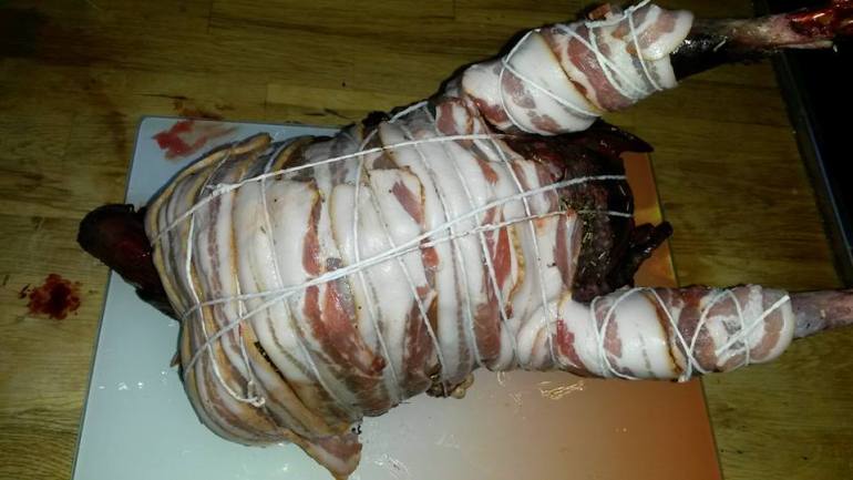 bundet med bacon